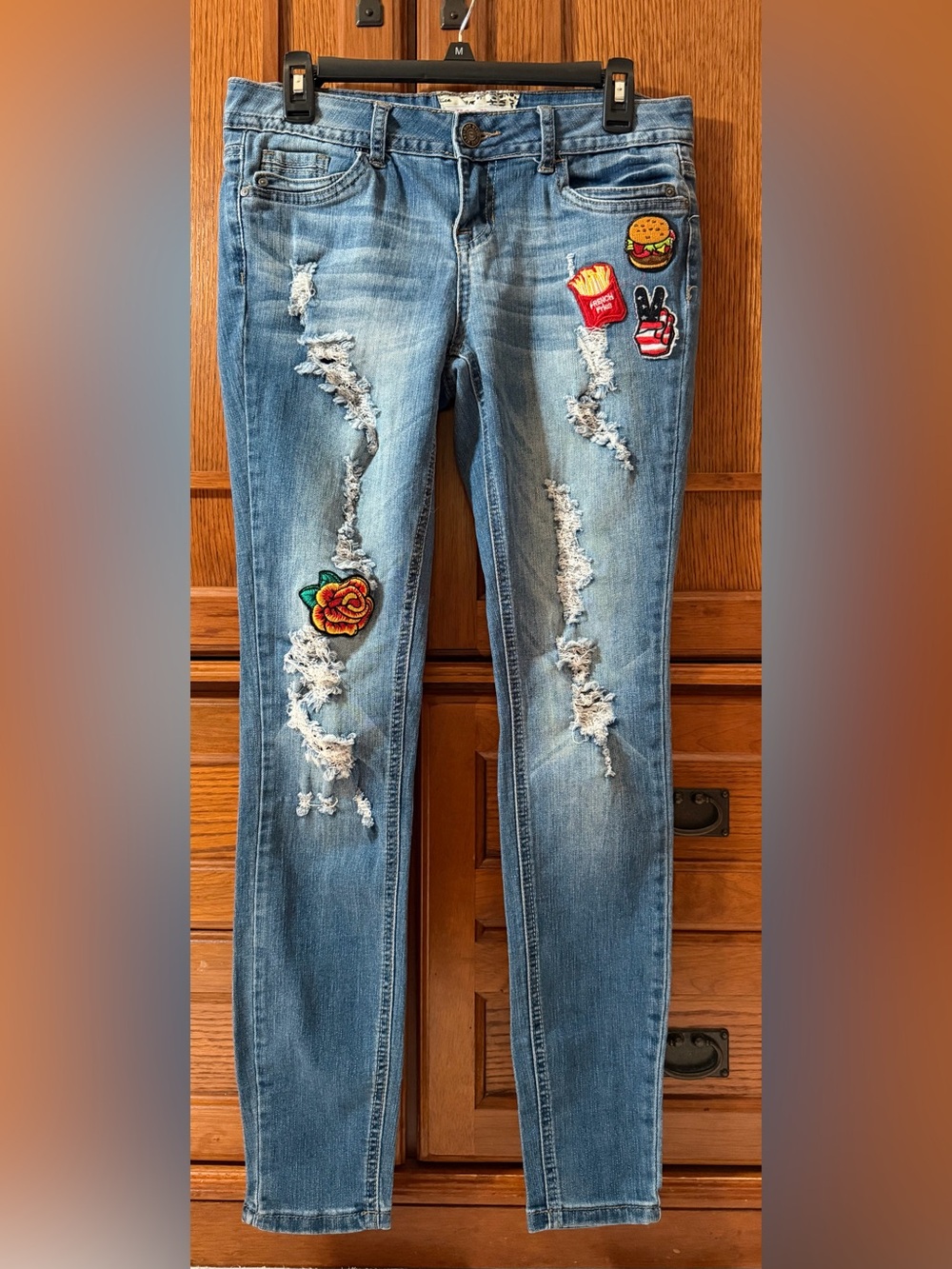 Hot Kiss Skinny Lily Mid-Rise Distressed Jeans Embroidered Patches Y2K Edgy 90s